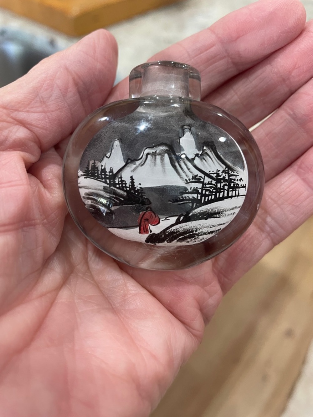 Vintage Chinese reverse painted glass snuff bottle